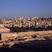 Überblick über die Altstadt von Jerusalem, frühmorgens bei Sonnenaufgang vom Ölberg.