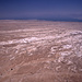 Blick von Masada nach Nordosten auf auf die Ebene und das Tote Meer. Um linken unteren Bildrand sieht man ein römisches Lager.