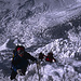 Karl Sommer, Peter Menhofer und Pemba Sherpa beim Durchsteigen der steilen Island Peak-Südflanke, wenig unterhalb des Gipfelgrates. Wir benutzen Fixseile.