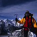 Nach sechs Stunden Aufstieg am 4. April 2008, morgens um 8:20 Uhr: Tobias auf dem Gipfel des Island Peaks (6189m). Aufgenommen von Peter Menhofer.