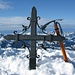 Mein Lieblings-Werkzeug und das Gipfelkreuz des Giferspitz 2542m