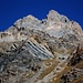 Die wuchtigen Piz Cornet Südwände dominieren den Eingang zum oberren Teil des Val Sesvennas. Der 2971m hohe Gipfel selbst ist alledings hinter den Felstürmen versteckt.