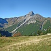 Blick hinüber zur schneidigen Namloser Wetterspitze.