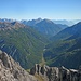 Blick über's Tegestal hinaus zu Wetterstein und Mieminger Kette.
