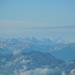 Zoom in's Karwendel, dahinter die Zugspitze (100km)