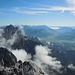 Nur recht kurz war uns dieser Blick richtung Berchtesgadener Berge vergönnt, dann hat der Nebel zugemacht. Links die Ackerl...