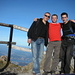 Gipfelfoto auf dem höchsten Punkt unserer Tour, dem Tomlishorn, mit Henry und Andy