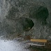 Das Wasser hat in der Pouette Combe im Laufe der Zeit eine grosse Höhle in den Kalkstein errodiert.