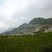 auf der Hochebene nahe der Abzweigung in Richtung Alpe Cremenze (mit dem in Wolken gehüllten Pizzo Rabbioso), ab hier wird's langsam T4-ig