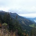 Bei Chatzenberg werden die ersten Tagesziele sichtbar: Gross Güslen (rechts), gefolgt vom unscheinbaren Chli Güslen (direkt rechts der Tannenspitze) und Cuncels.