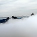 Die Mythen-Gipfel spitzeln aus der Wolkensuppe