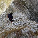 [u Maveric] testet als Erster den steilen, leicht schneebedeckten Abstieg zum Rässeggsattel. Ausrutschen verboten.