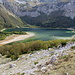 Im Aufstieg zwischen Trnovačko jezero / Трновачко језеро und Bojanska vrata / Бојанска врата - Rückblick zum wunderschönen Bergsee Trnovačko jezero .