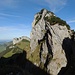 Auf dem Bogartenmannli im Föhnsturm. Der Blick auf die beiden zuvor bestiegenen Gipfel.