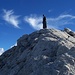 Nei pressi della cima una bella statua ...