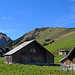 Die Häuser auf der Alp Sigel und der Rückblick hinauf zu P. 1769. Links die Marwees.