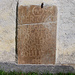 Una commovente lapide murata sul fianco della chiesa di San Gottardo.