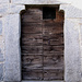 Il portale della casa a tre piani a grandi conci datata 1424 a Mergoscia.