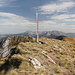 Gipfel Bregoč / Брегоч - Im Hintergrund sind u. a. auch die Massive von Maglić / Маглић (links) und Volujak / Волујак (rechts) zu sehen.