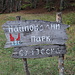 Unterwegs vom Orlovačko jezero / Орловачко језеро zur Passhöhe bei Borovno Brdo / Боровно брдо - An der Nebenpiste in Richtung See steht auch dieses Schild "Национални парк Сутјеска" (Nacionalni park Sutjeska). Ein Teil der Zelengora / Зеленгора befindet sich auf dem Gebiet des Nationalparks.