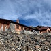 Rifugio Altavista: nonostante la bella presenza esso funge solo da bivacco, non c'è nemmeno l'acqua, se si vuol pernottare ci si deve portare tutto, per questo noi abbiamo preferito salire più leggeri e fare la cima in giornata