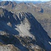 Drei Bergketten: im Vordergrund Wiedemer-Kreuzkopf, dann der Giebelgrat und hinten die Nagelfluhkette, rechts unten das Prinz Luitpold-Haus