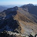 La cresta percorsa: in secondo piano il Monte Cimone e, alla sua destra, la Bocchetta degli Strienghi