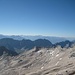 Blick über das Zugspitzplatte hinweg zu den Ötztaler Alpen im Süden.