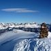 Der Gipfelsteinmann der Guscha geniesst das Panorama: Die Sichelchamm-Gauschla-Kette