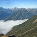 Raffel-, Hochkarspitze und Wörner sowie Soiernspitze mit Trabanten; dazwischen das Wettersteingebirge.
