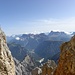 Tiefblick nach Nordwesten,ins Valle di Landro, mit Sextner Dolomiten im Hintergrund.Es sieht sich Hohebenkofel, Haunold,Bullkopfe-mittelinks,Dreischusterspitze-mitterechts.