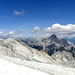 Links im Hintergrund Zehner(3036m) und Neuner(2968m), Cima Padeon(2862m) und Veccio del Forame(2868m) am Cristallograt,Muntella di Sennes(2787m) und Seekofel(2810m)-mitte in Hintergrund, Hohe Gaisl(3146m)-mitterechts.
