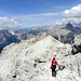 Weiter auf Dibona Klettersteig.Links im Bild,es sieht sich Col Becchei,2794m mit Zehner und Neuner(es wird folgen) dahinter, rechts Hohe Gaisl,3146m.