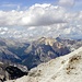 ...und Lavarella(3055m)-links,Col Becchei(2794m) mit Heiligkreuzkofel(2907m),Zehner(3026m) und Neuner(2968m) dahinter-mitterechts.