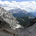 Abstieg ins Val Padeon, mit Sorapis im Hintergrund.Unten im Bildmitte ist es Forcella Bassa,2417m, von dort Abstieg nach links ins Val Padeon.