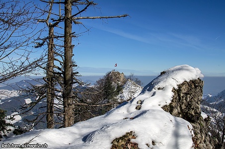 Aussicht vom kleinen Felsvorsprung auf die Bölchenfluh