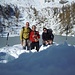 Tutti sereni e soddisfatti nell'incantevole scenario del Lago Pozzoi in Val di Campo!