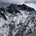 Die Lhotse-Wand überragt uns immer noch um unglaubliche 2300m. Mit 8516m ist der Lhotse der vierthöchste Berg der Erde.