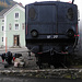 Die Runde endet dort, wo sie begonnen hat:
Bei der über 100 Jahre alten Lokomotive der Zahnradbahn (links das Zahnrad im Zahnstangengeleise).