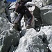 Rene, unser kolumbianischer Bergführer klettert im Blockfels weiter - hier wiederum eine ungesicherte Passage