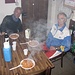 Mauro e Giovanni con i piatti fumanti di pasta alla bolognese