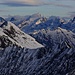 Foto von der zweiten Besteigung am 4./5.11.2012:<br /><br />Aussicht im Zoom der Kamera vom Furggengütsch (2196,9m) entlang des Brienzergrates vom Briefenhorn / Briefehörnli (2165m) zum höchsten Luzerner Brienzer Rothorn (2349,7m). Am Horizont reihen sich (v.l.n.r.) Gross Spannort (3198m), Chli Spannort (3140m), der höchste Obwalder Titlis (3238,m), Reissend Nollen (3003m) und Gross Wendenstock (3042m) aneinander. Vor dem Titlis ist noch ein weiterer Kantonshöhepunkt zu sehen, das Nidwalder Rotstöckli (2901m).
