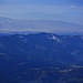 Foto von der zweiten Besteigung am 4./5.11.2012:<br /><br />Aussicht im Zoom der Kamera vom Furggengütsch (2196,9m) über das Napfgebiet auf den baselbieter Jura mit Ruchen (1123m) und Belchenflue (1098,8m). Im Horizontdunst erkennt man sogar die Hügel vom Schwarzwald.