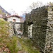 Ruinen und ausgebaute Häuser auf Pt. 976