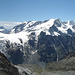 Blick zurück auf die Region vom Vortag mit Pigne d'Arolla und Mt. Blanc de Cheilon (beide rechts) und Petit Mt. Collon (links)