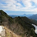 10 Minuten unterhalb des Gipfels mündet der von [u Tef] [http://www.hikr.org/tour/post49739.html hier] beschriebene Anstieg über den Ostgrat, die Strohnschneid, ein.