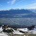 Blick Richtung Südosten über Innsbruck zu den Tuxer Alpen