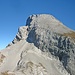 Die schöne Östliche Karwendelspitze; links davon die Vogelkarscharte.