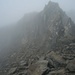 Einstieg bei Nebel in den Ostgrat auf 2840m.