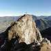 Vom Westgipfel: Blick zum Gipfelkreuz